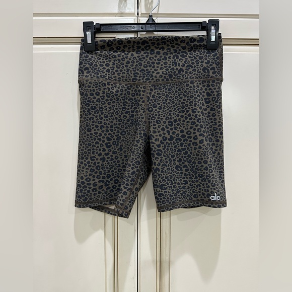 Alo shorts size Small - Picture 1 of 3